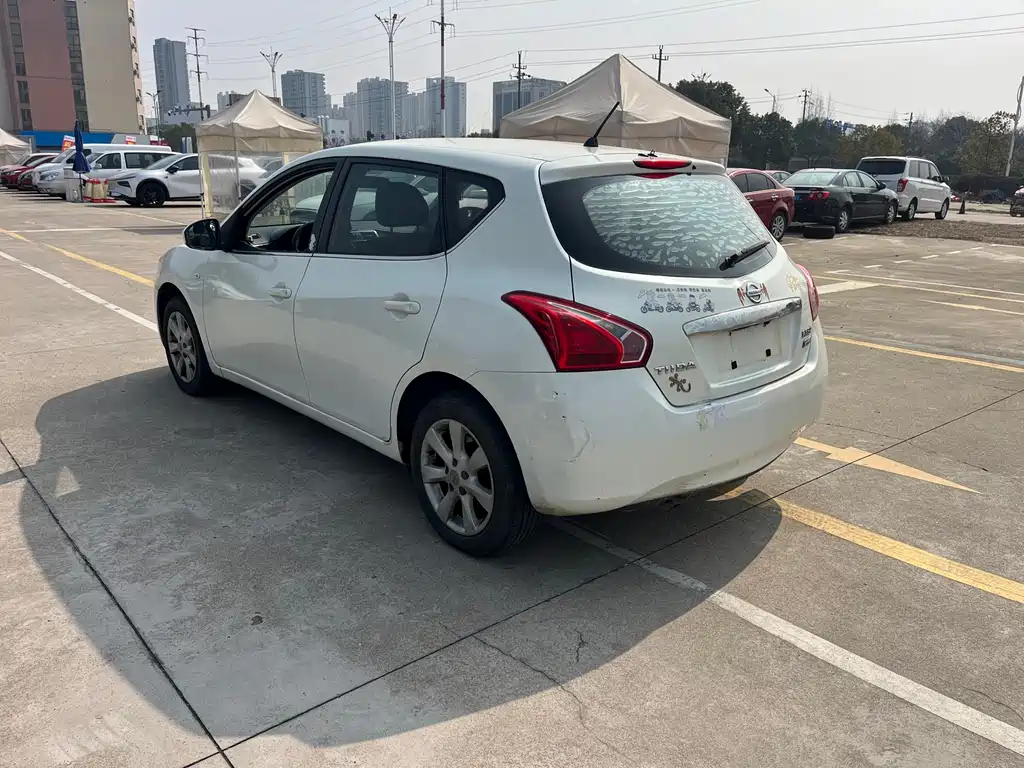 Nissan Tiida 2015