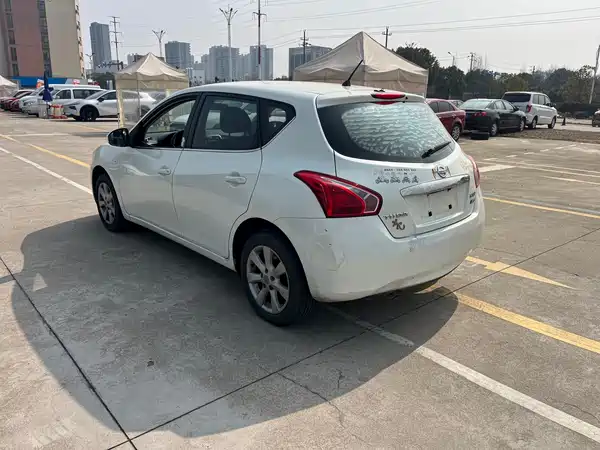 Nissan Tiida 2015