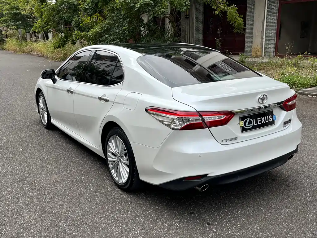 Toyota Camry 2019 — фото 4