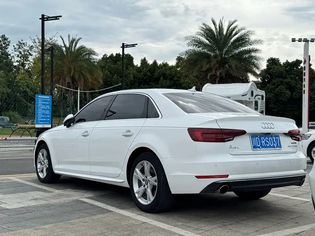 Audi A4L 2018