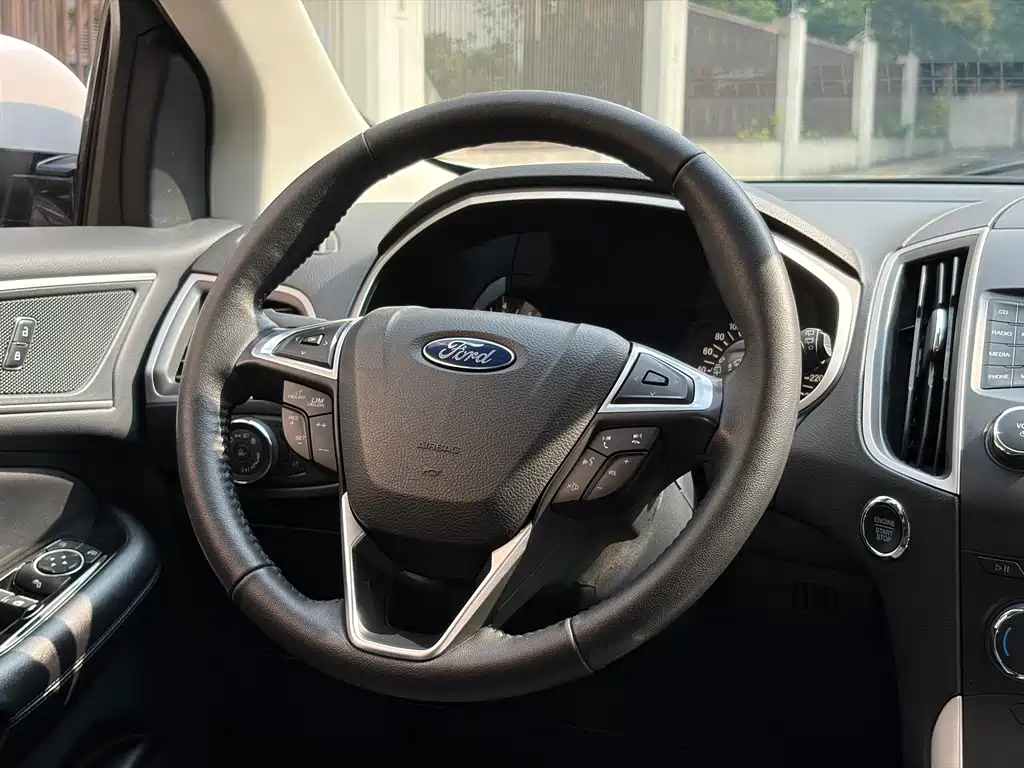 Ford Edge 2017 — фото 19