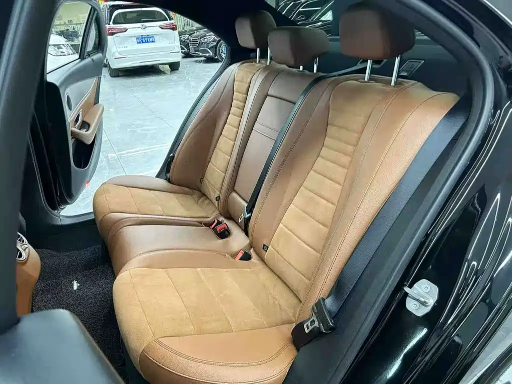 Mercedes-Benz E-Class 2018 — фото 13