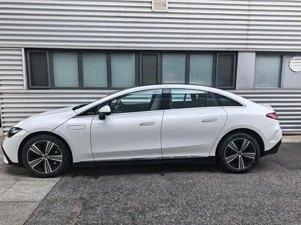 Mercedes-Benz EQE 2025
