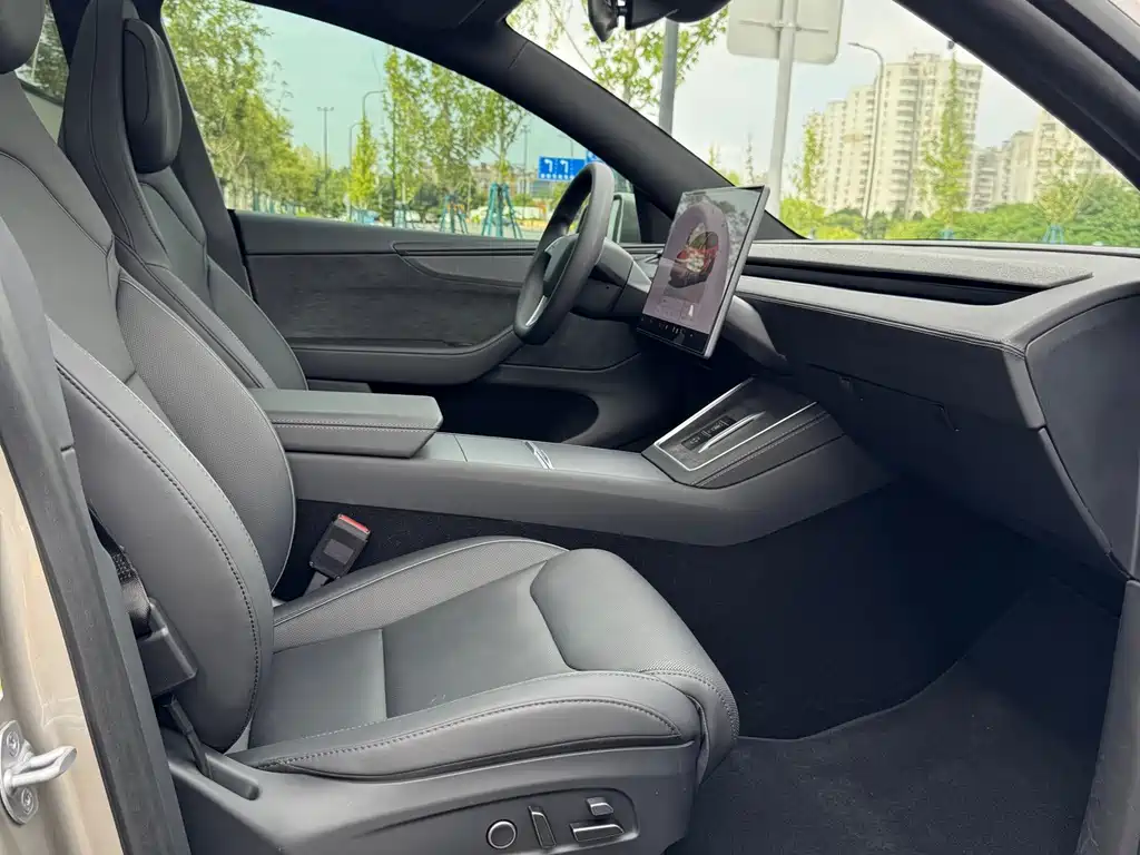 Tesla Model Y L 2025 — фото 14