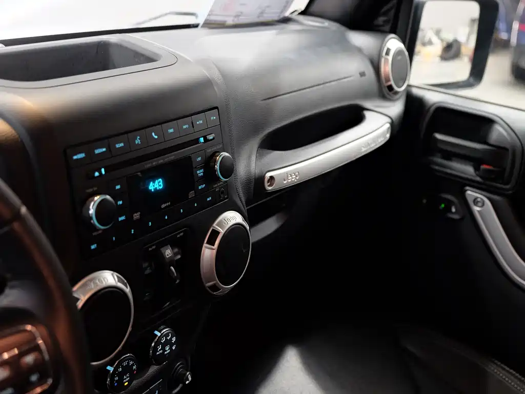 Jeep Wrangler 2018 — фото 9
