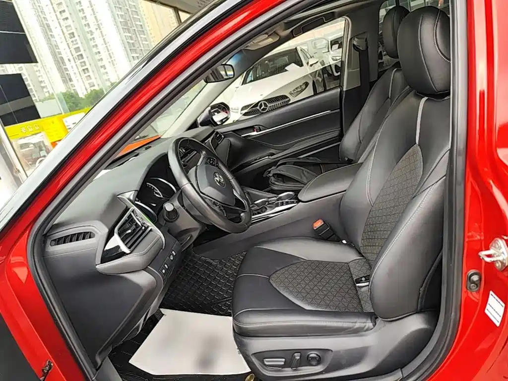 Toyota Camry 2019 — фото 15