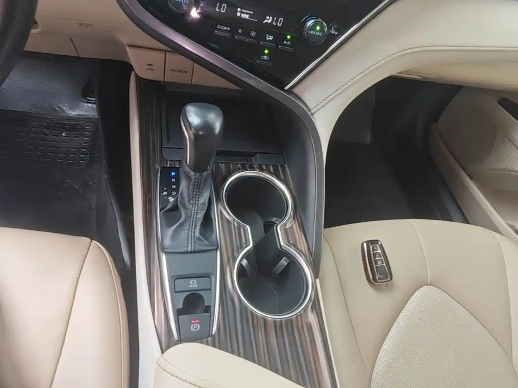 Toyota Camry 2019 — фото 14