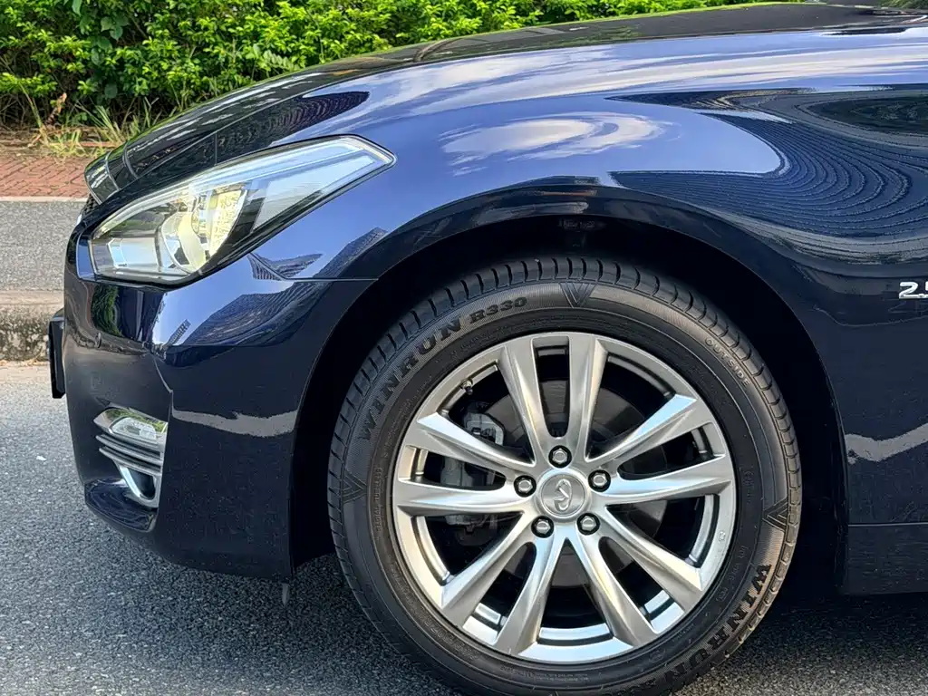 Infiniti Q70 2017 — фото 4