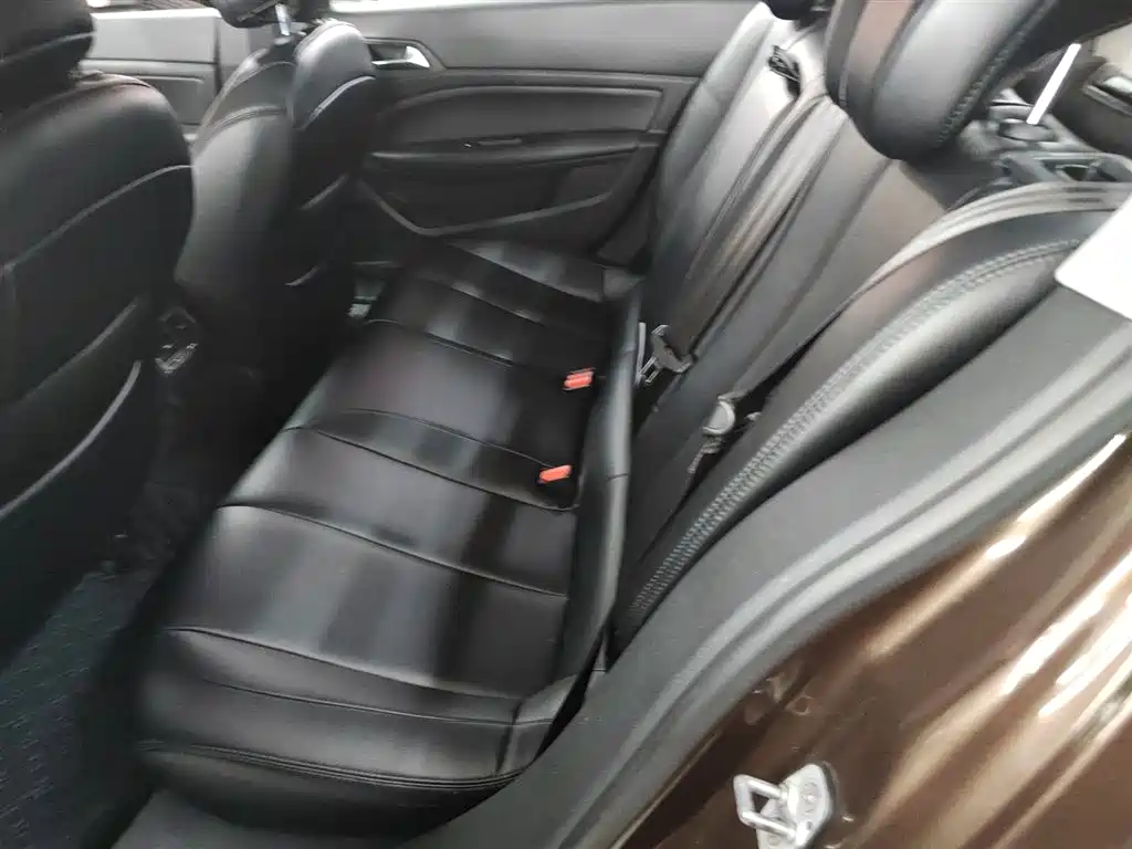 Peugeot 408 2015 — фото 17