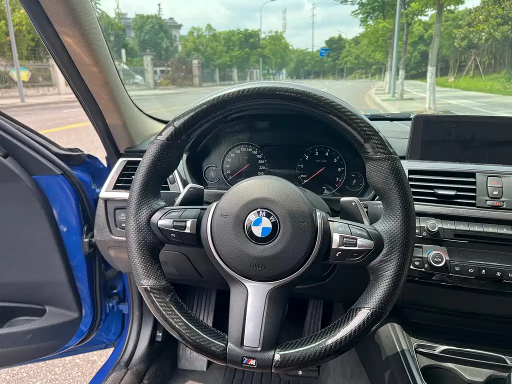 BMW 3 Series 2018 — фото 13
