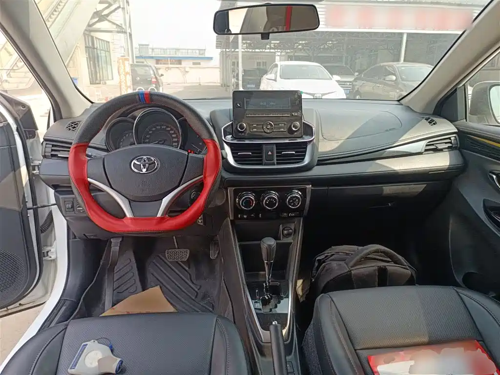 Toyota Yaris L 2020 — фото 10