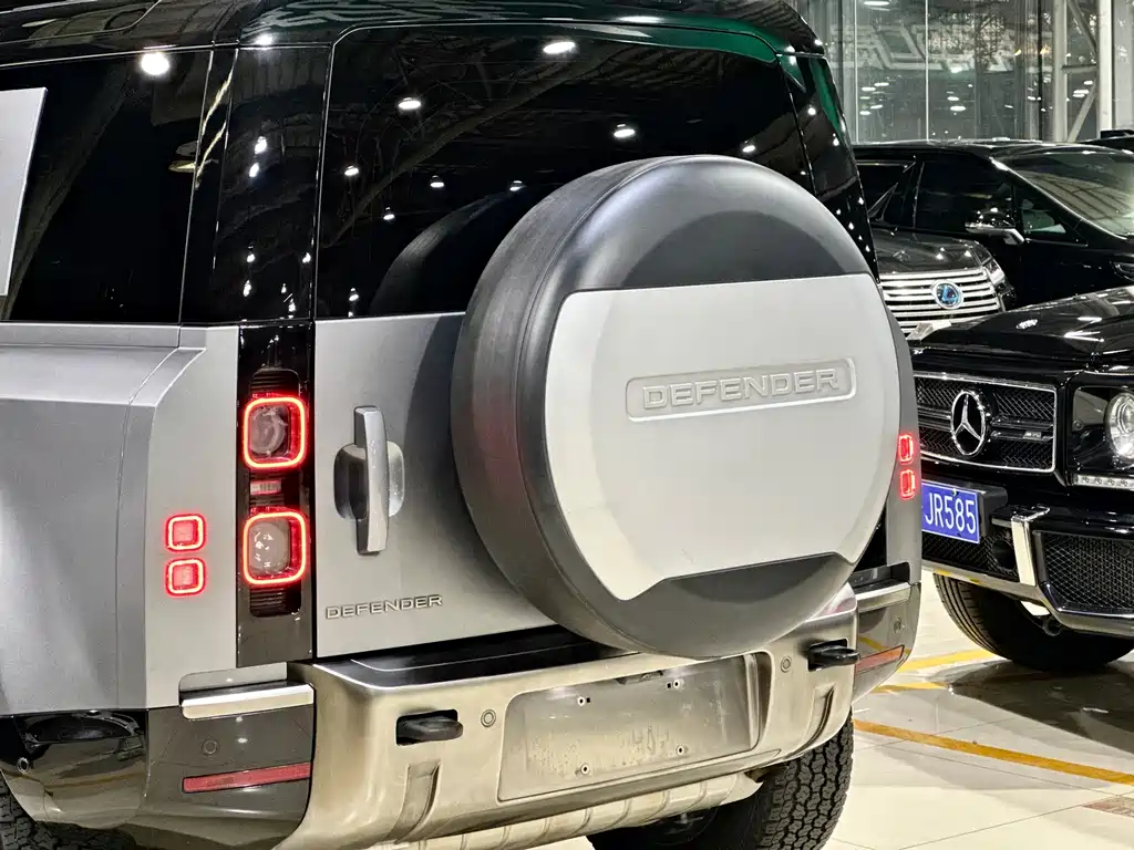 Land Rover Defender 2022 — фото 13