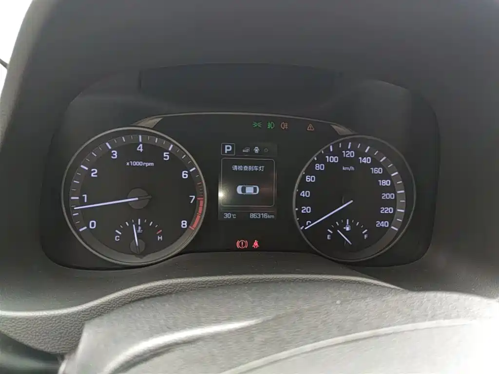 Hyundai Elantra 2019 — фото 12