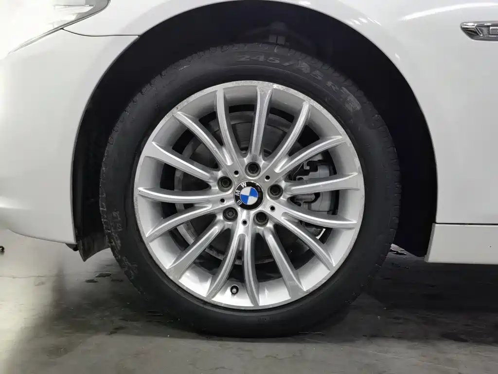 BMW 5 Series 2014 — фото 17