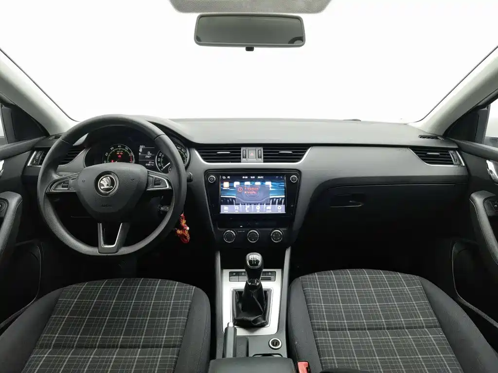 Skoda Octavia 2019 — фото 5