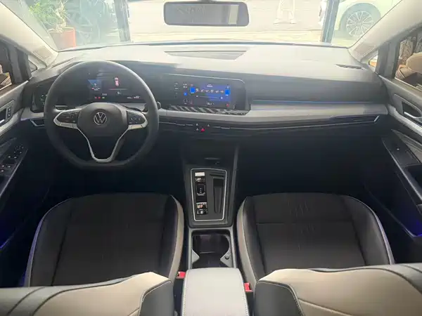 Volkswagen Golf 2023