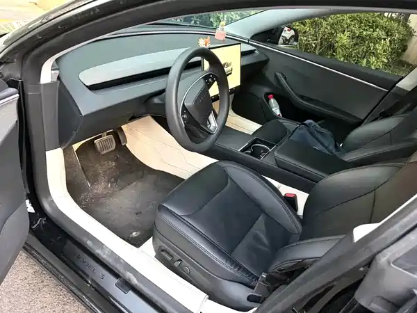 Tesla Model 3 2024