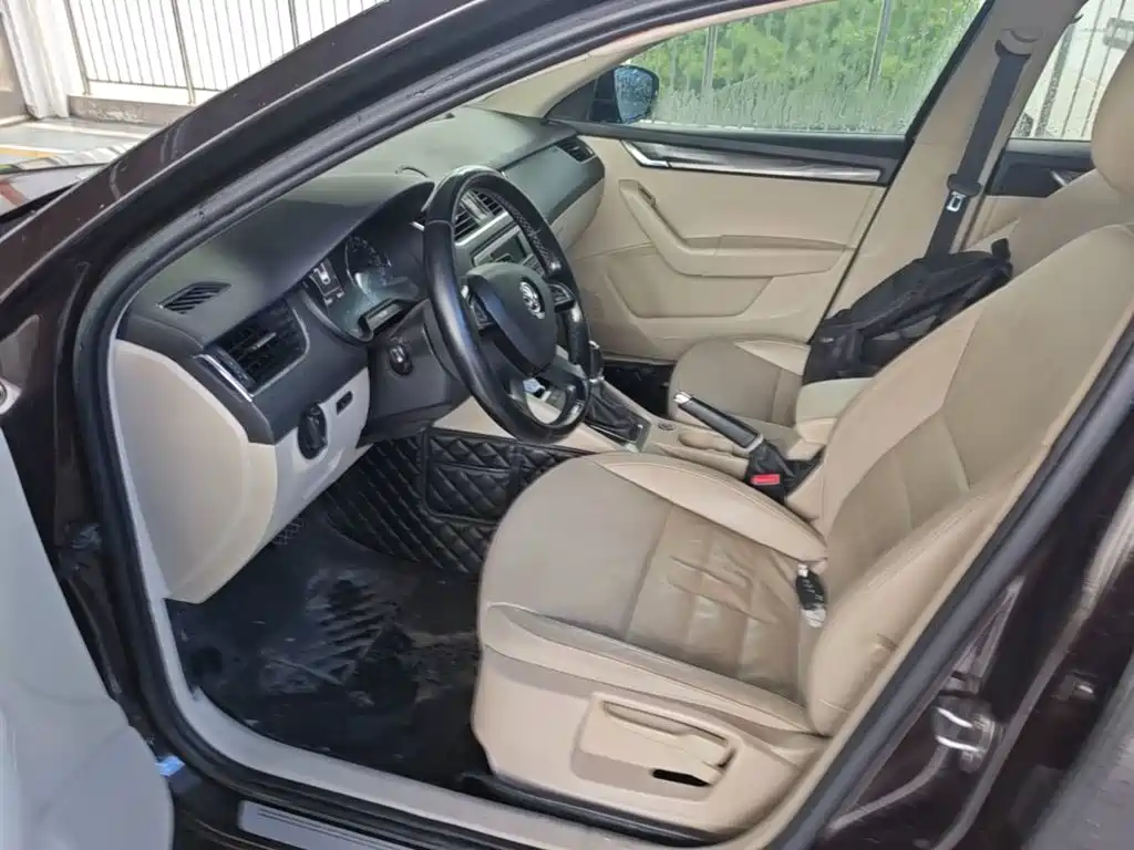 Skoda Octavia 2015 — фото 15