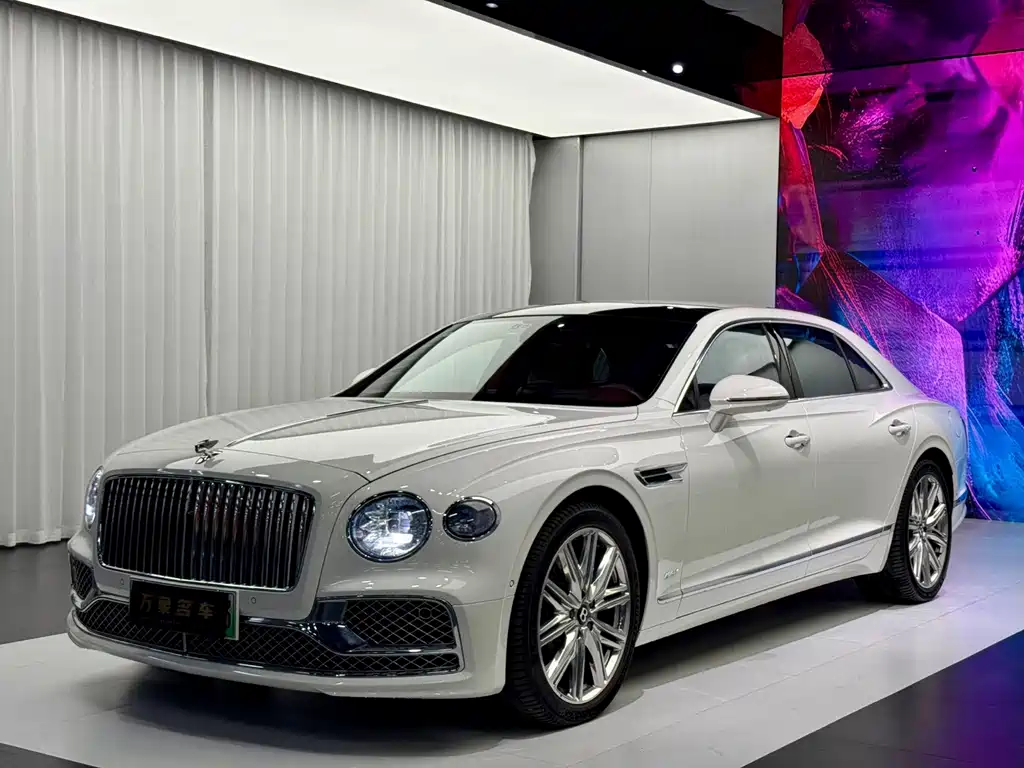 Bentley Flying Spur Plug-In Hybrid 2023 — фото 1