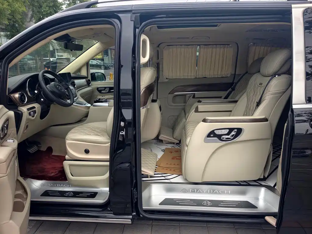 Mercedes-Benz V-Class 2022 — фото 11