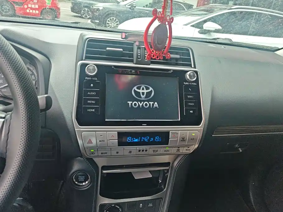 Toyota Prado 2019 — фото 13