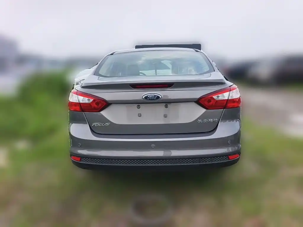Ford Focus 2014 — фото 10