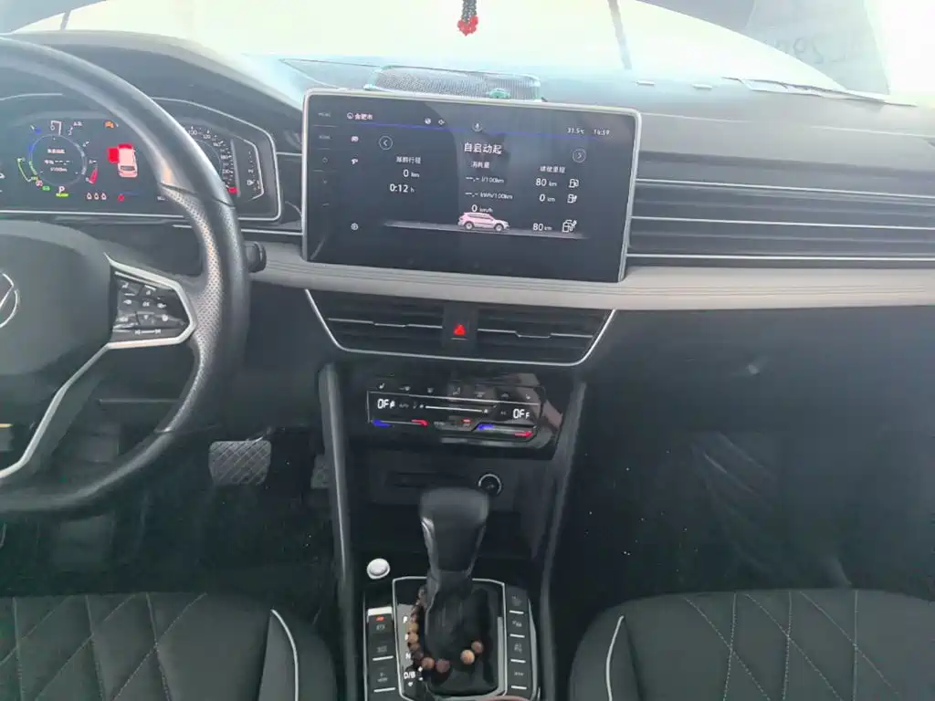 Volkswagen Tiguan L Plug-In Hybrid 2023 — фото 13