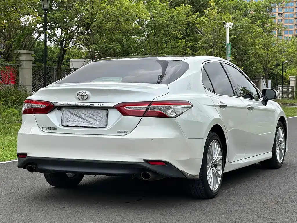 Toyota Camry 2020 — фото 6