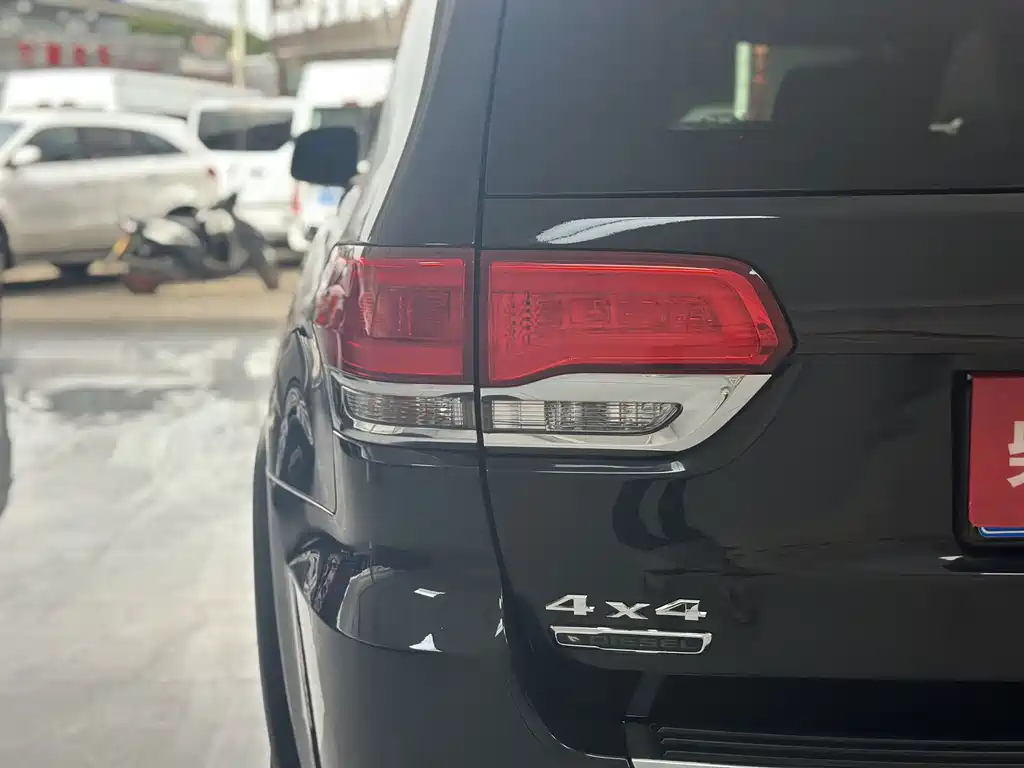 Jeep Grand Cherokee 2015 — фото 16