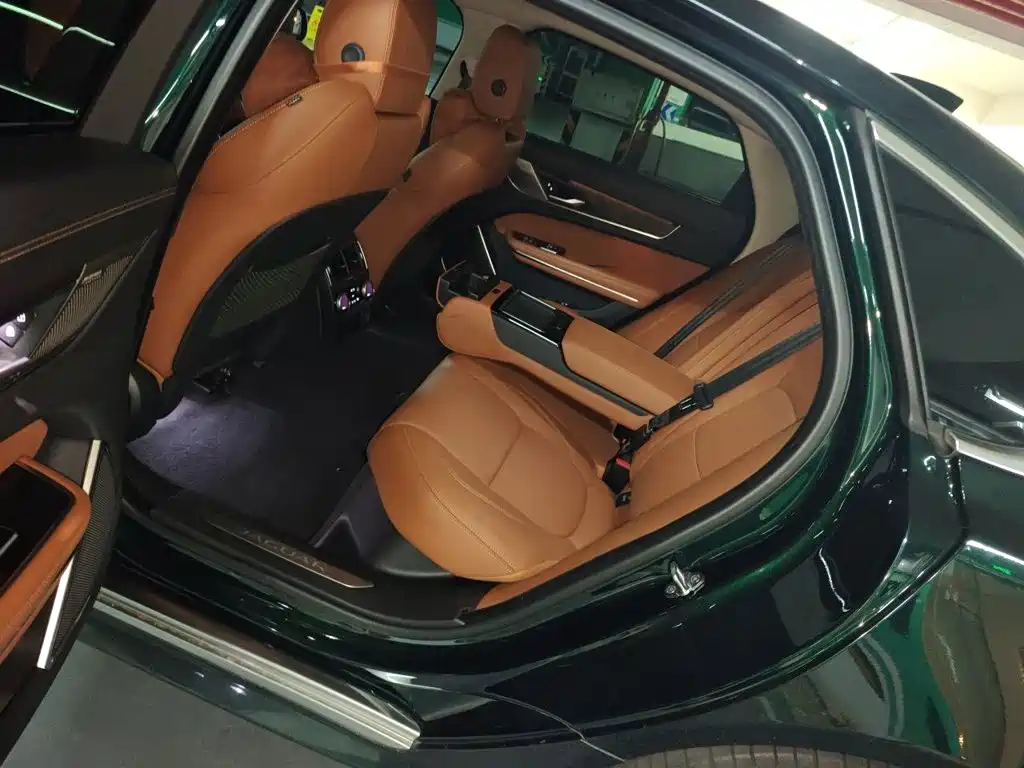 Jaguar XFL 2022 — фото 15