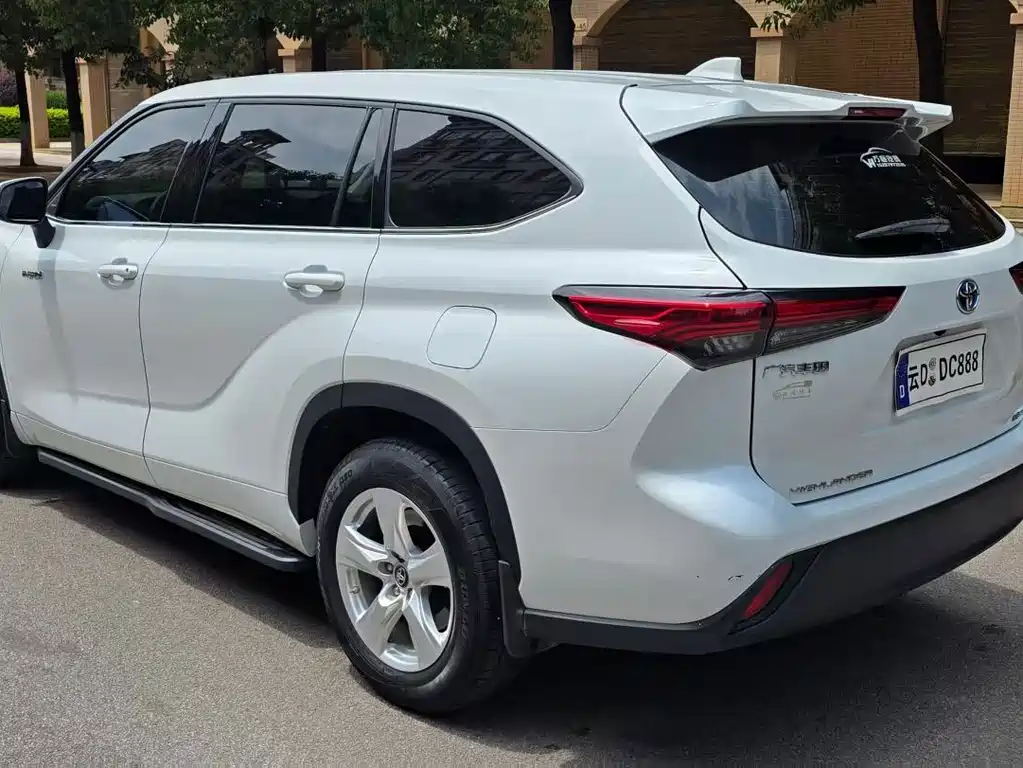 Toyota Highlander 2022 — фото 4