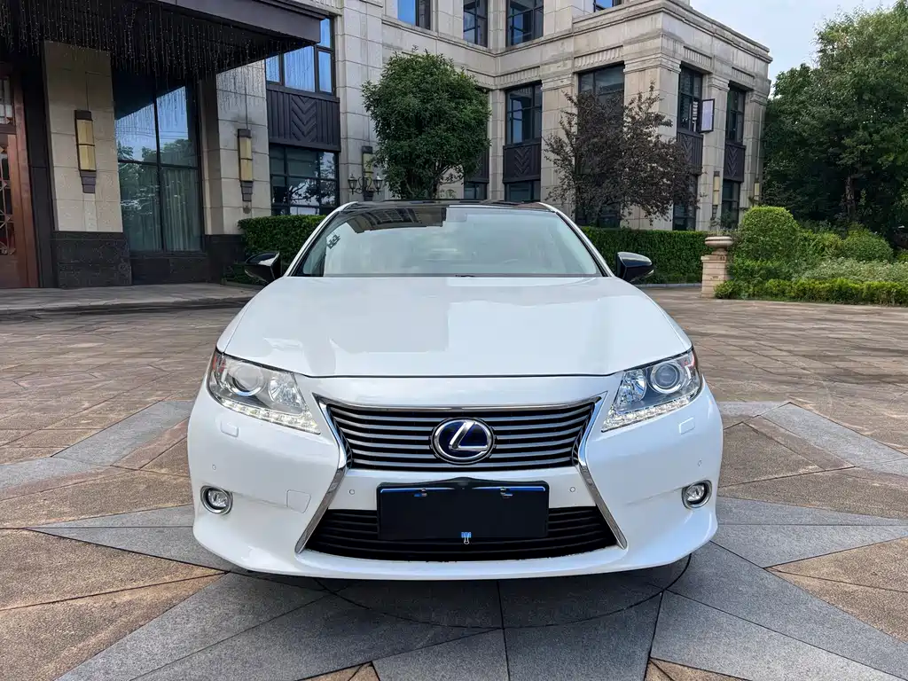 Lexus ES 2014 — фото 1