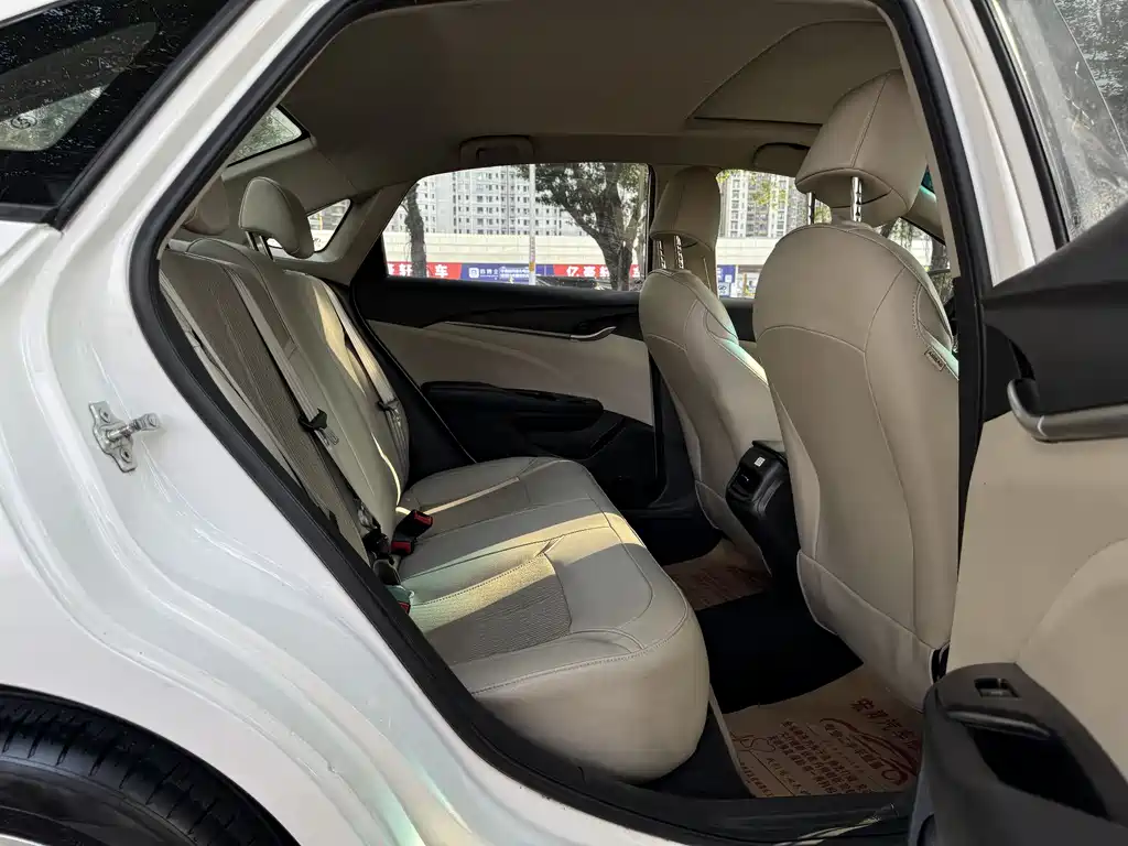 Buick Excelle 2017 — фото 14