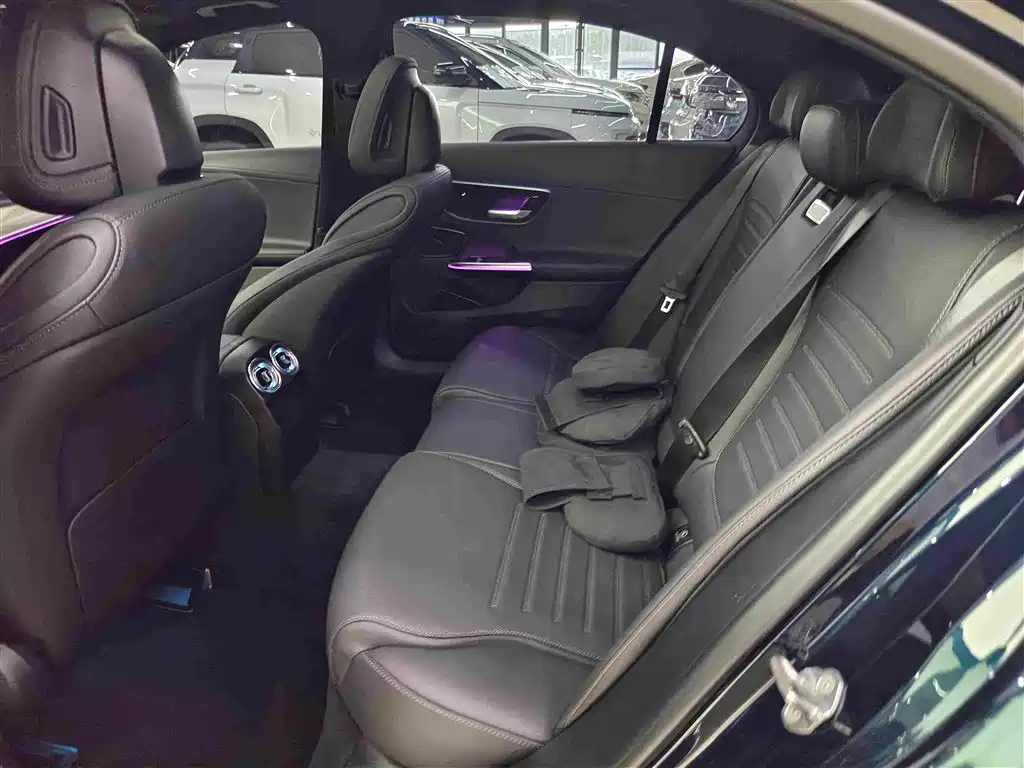 Mercedes-Benz C-Class 2023 — фото 10