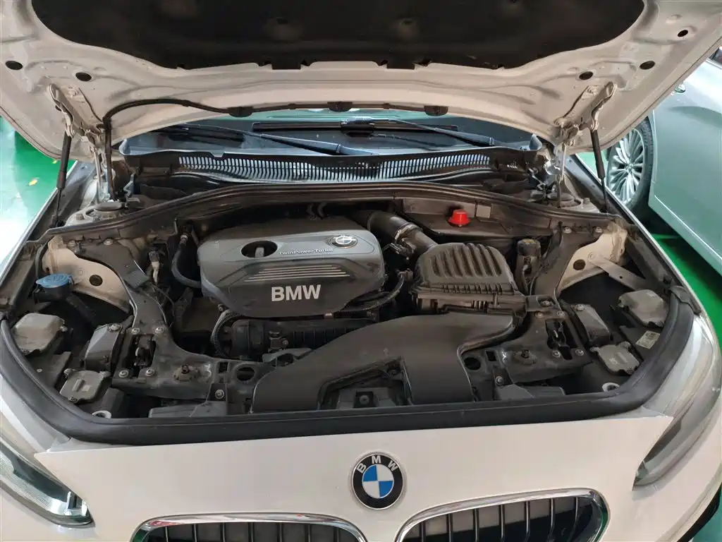 BMW 1 Series 2017 — фото 10