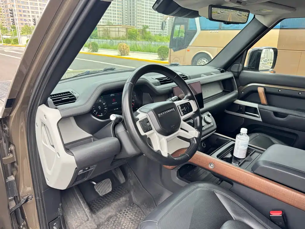 Land Rover Defender 2022 — фото 13