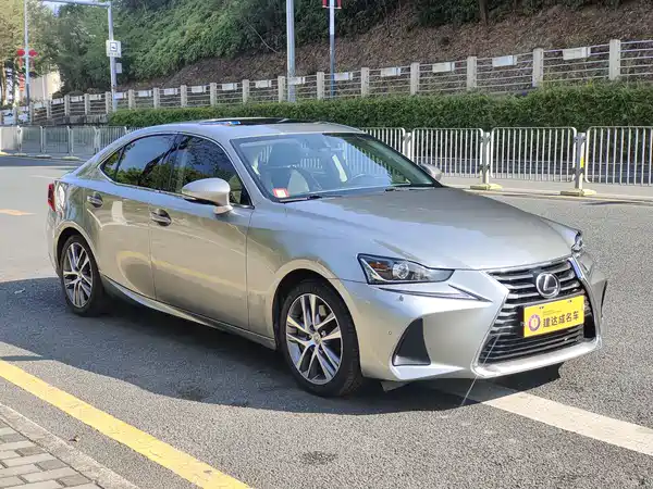 Lexus IS 2017