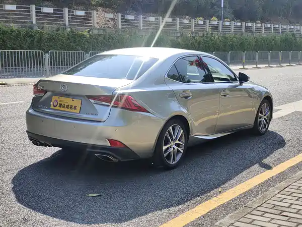 Lexus IS 2017