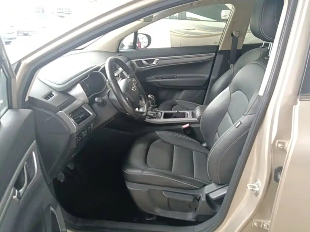 Geely Emgrand GS 2020 — фото 15