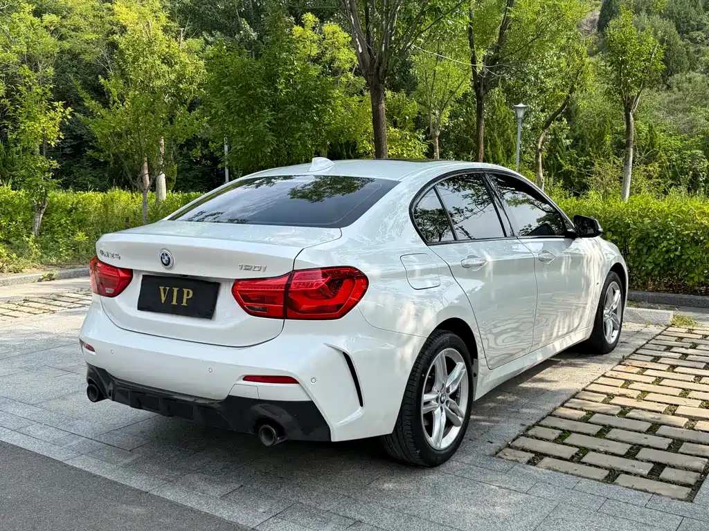 BMW 1 Series 2022 — фото 13