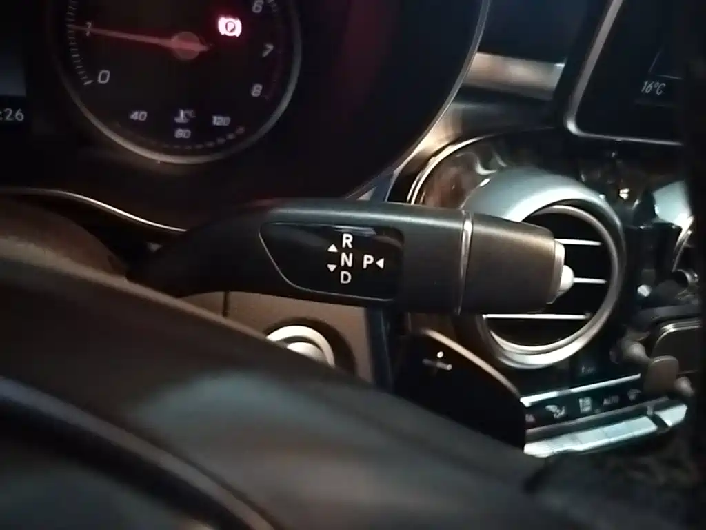 Mercedes-Benz GLC 2019 — фото 14