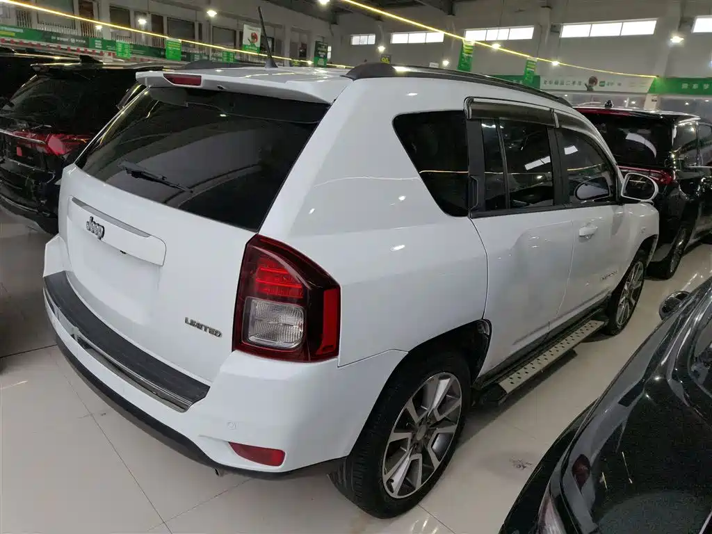 Jeep Compass 2015 — фото 7