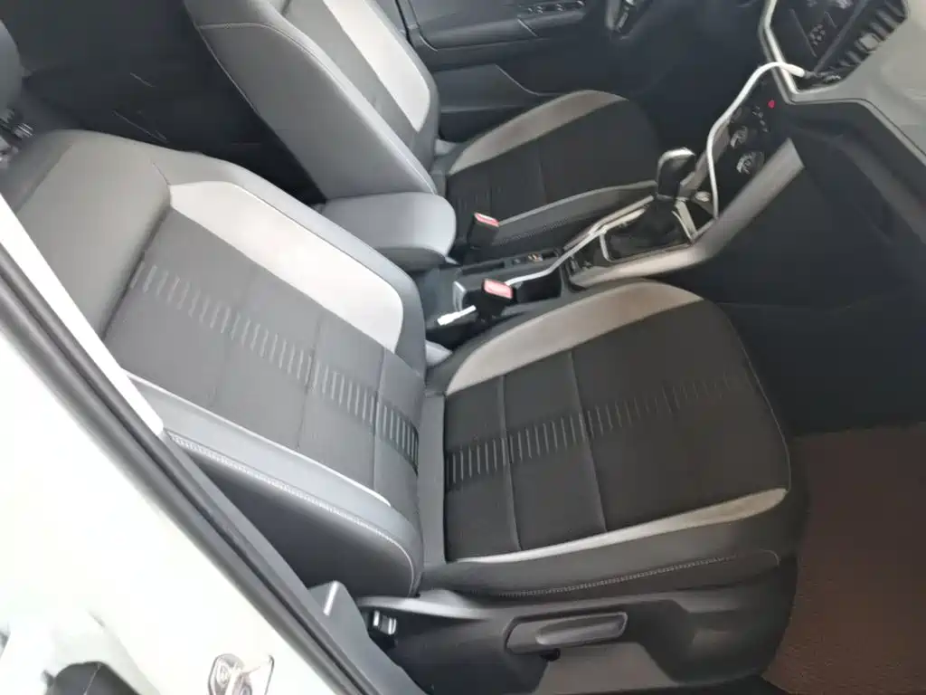 Volkswagen T-Roc 2023 — фото 25