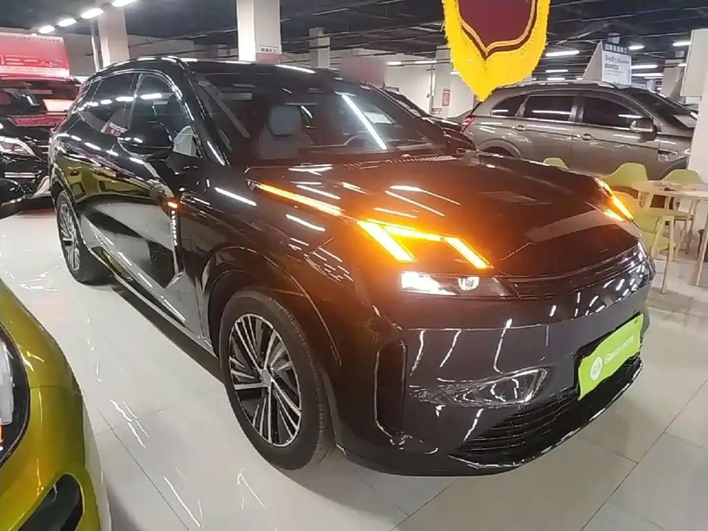 Lynk & Co 08 EM-P 2023