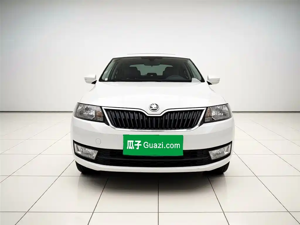 Skoda Rapid 2015 — фото 2