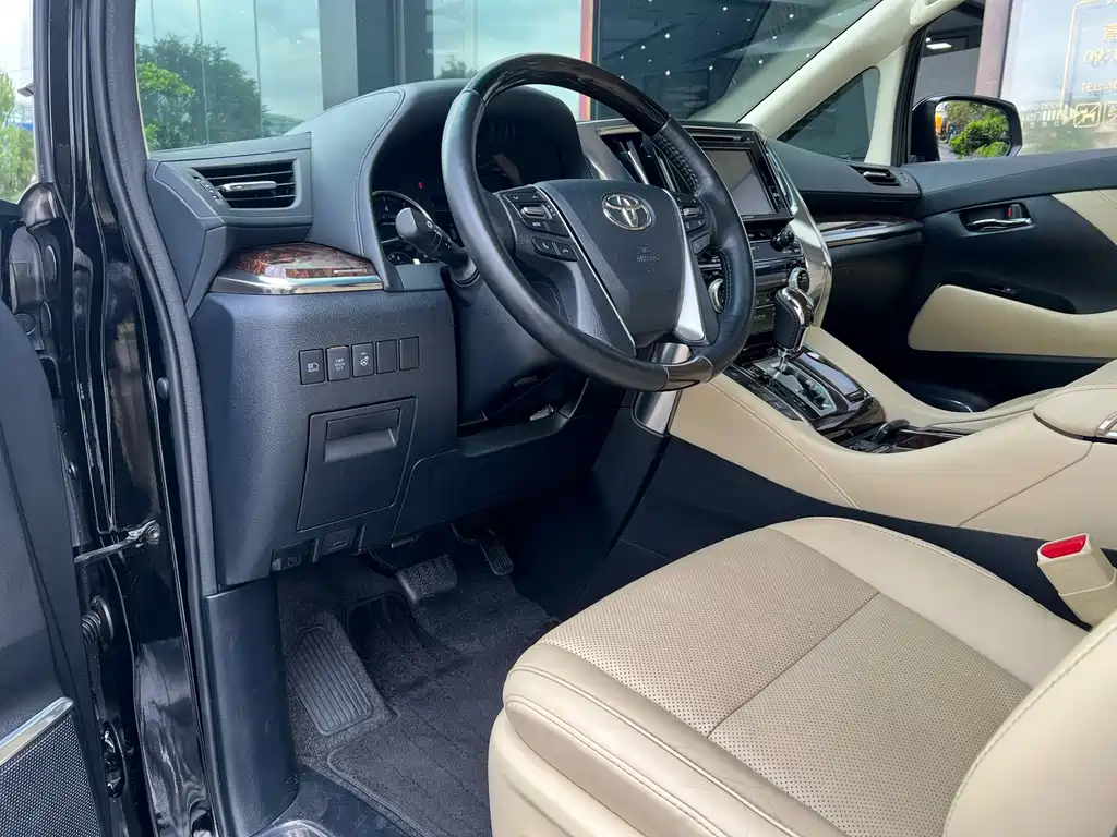 Toyota Alphard 2018 — фото 2