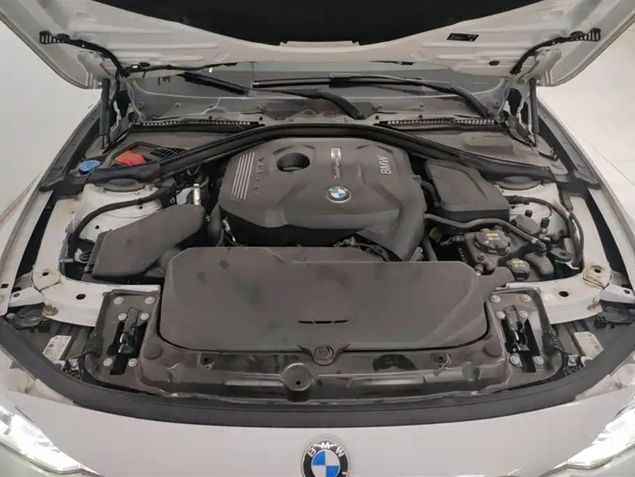 BMW 3 Series 2019 — фото 10