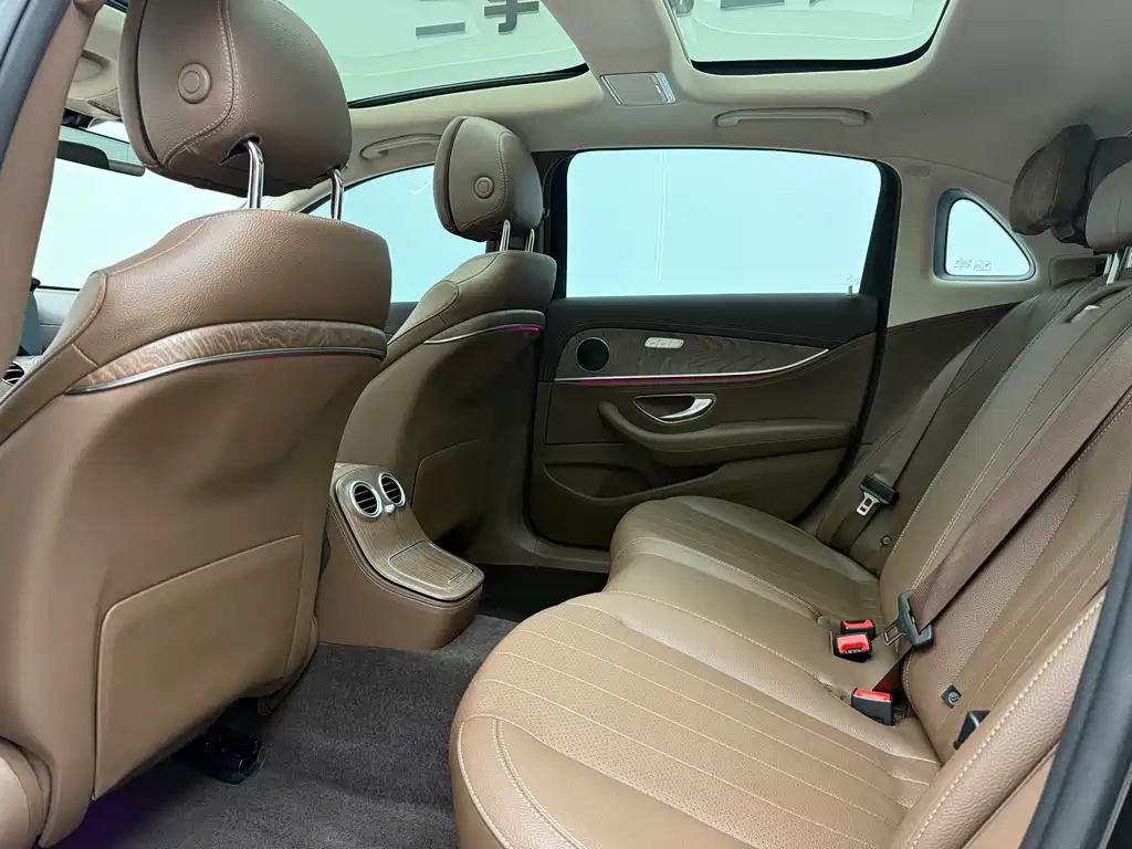Mercedes-Benz E-Class 2023 — фото 12