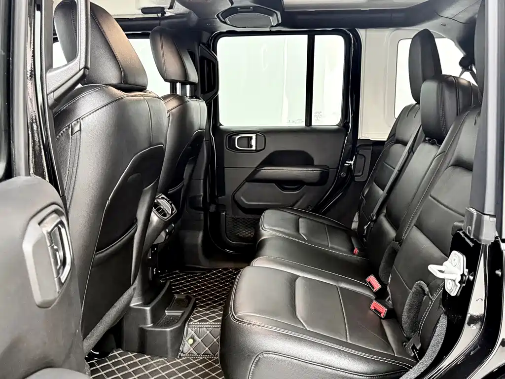 Jeep Wrangler 2020 — фото 17