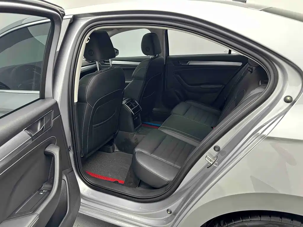 Skoda Superb 2022 — фото 12
